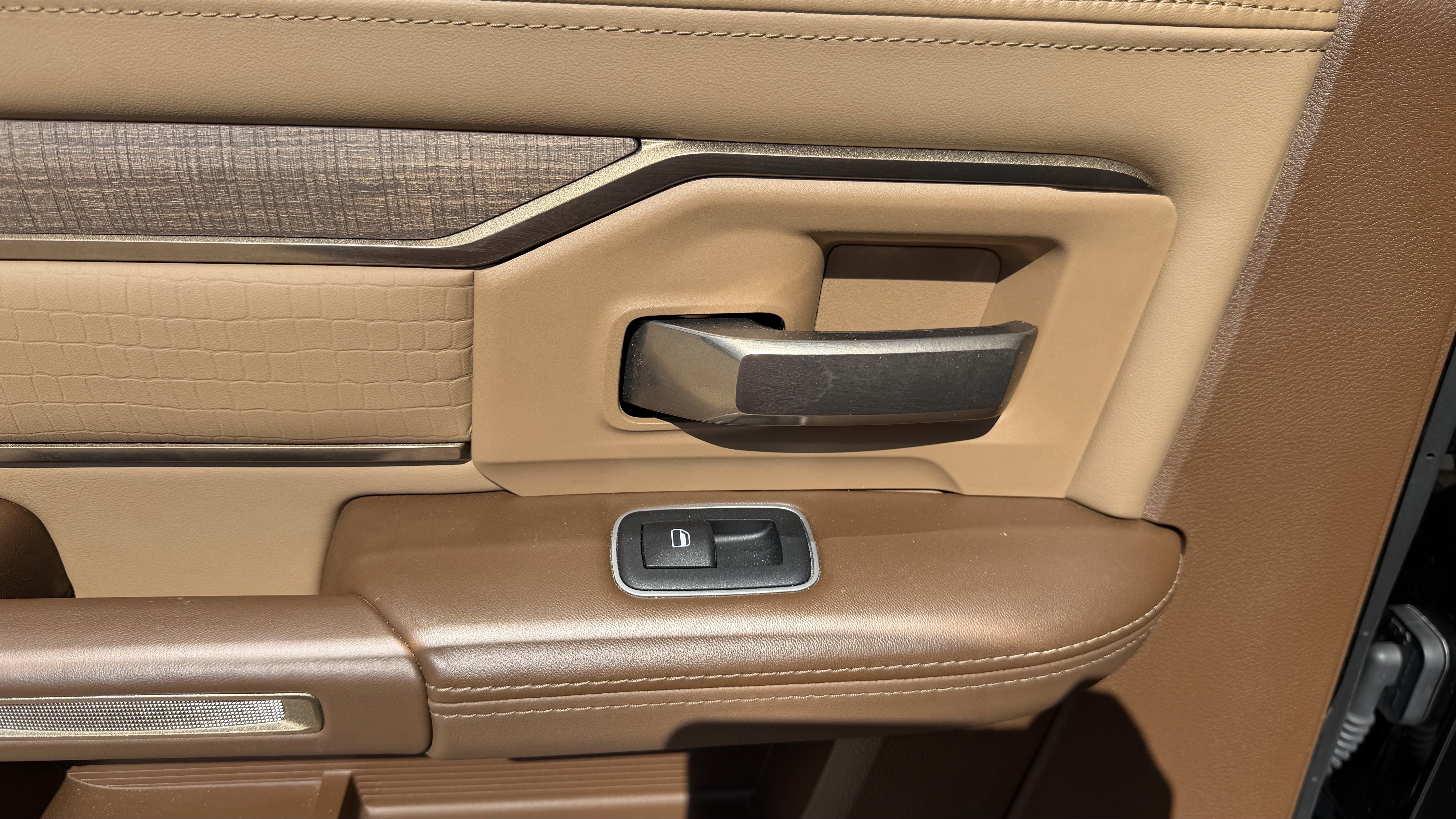 Used 2024 RAM 3500 Limited w/ Safety Group image 42