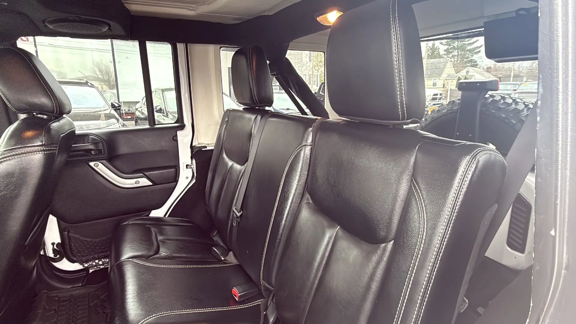 Used 2014 Jeep Wrangler Unlimited Rubicon image 19