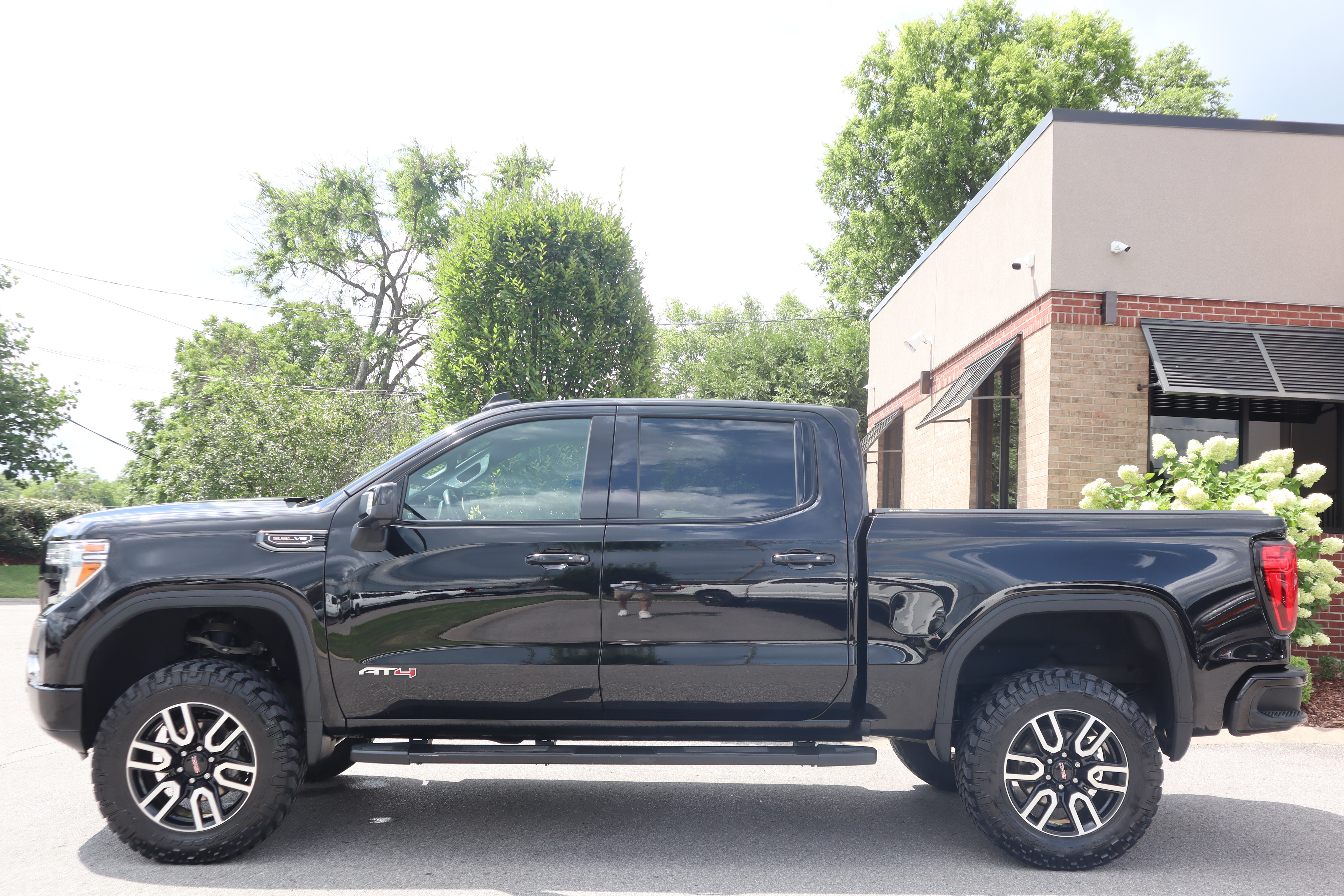 Used 2020 GMC Sierra 1500 AT4 w/ AT4 Premium Package AWD/4WD image 10