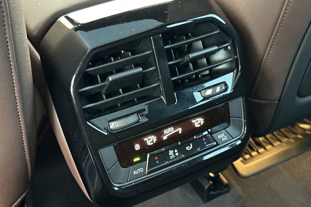 Used 2023 BMW iX xDrive50 image 13