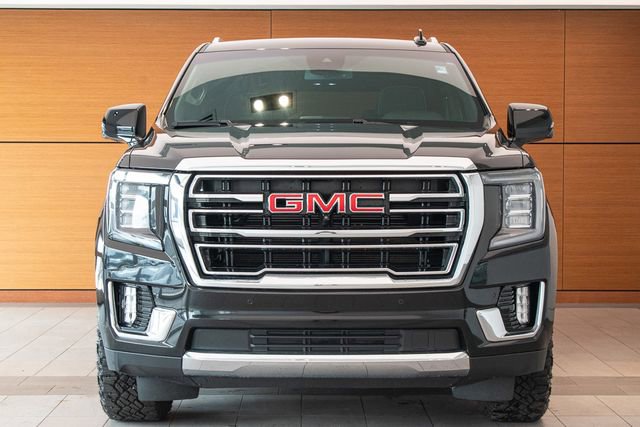 Used 2023 GMC Yukon SLT w/ SLT Luxury Package AWD/4WD image 2