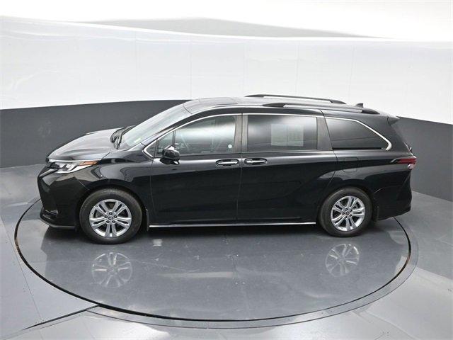 Used 2022 Toyota Sienna XSE image 54