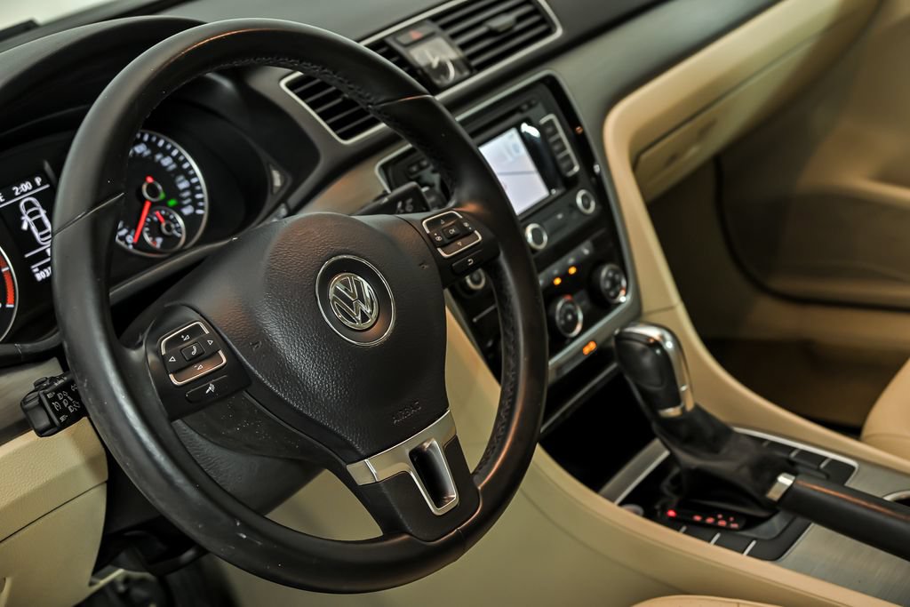 Used 2014 Volkswagen Passat 2.5 SE FWD image 16