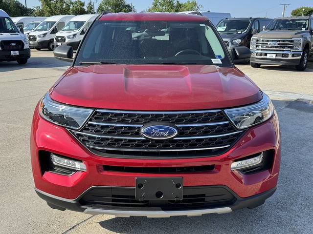Used 2024 Ford Explorer XLT w/ Equipment Group 202A AWD/4WD image 2