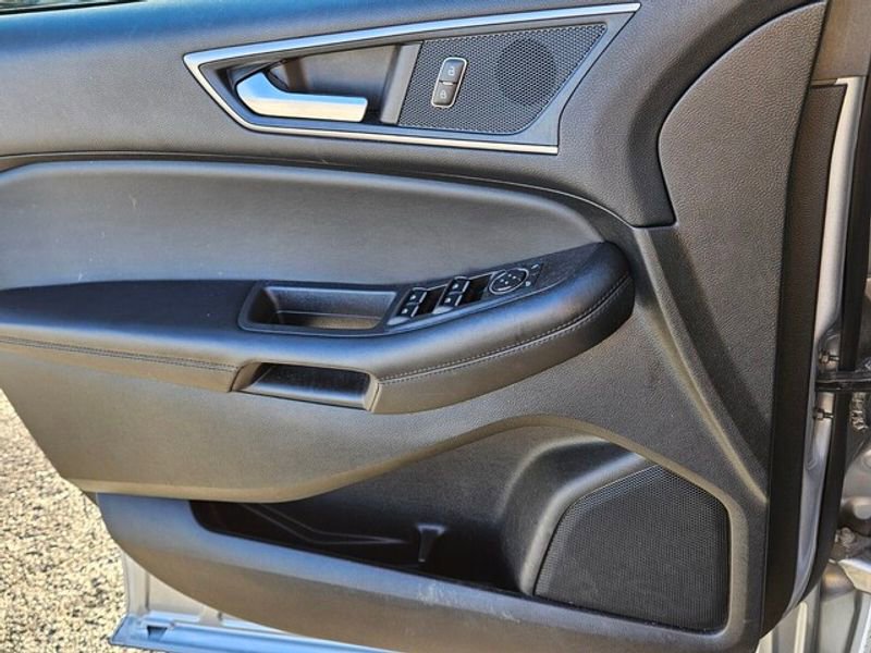 Used 2023 Ford Edge SEL image 29