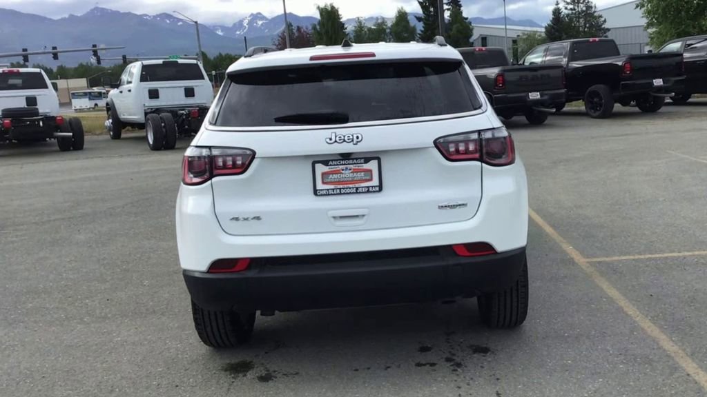 Used 2024 Jeep Compass Latitude image 7
