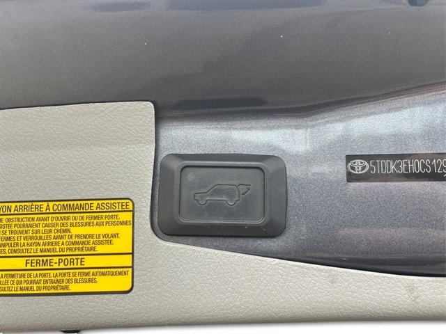 Used 2012 Toyota Highlander Limited w/ Tow Pkg AWD/4WD image 19