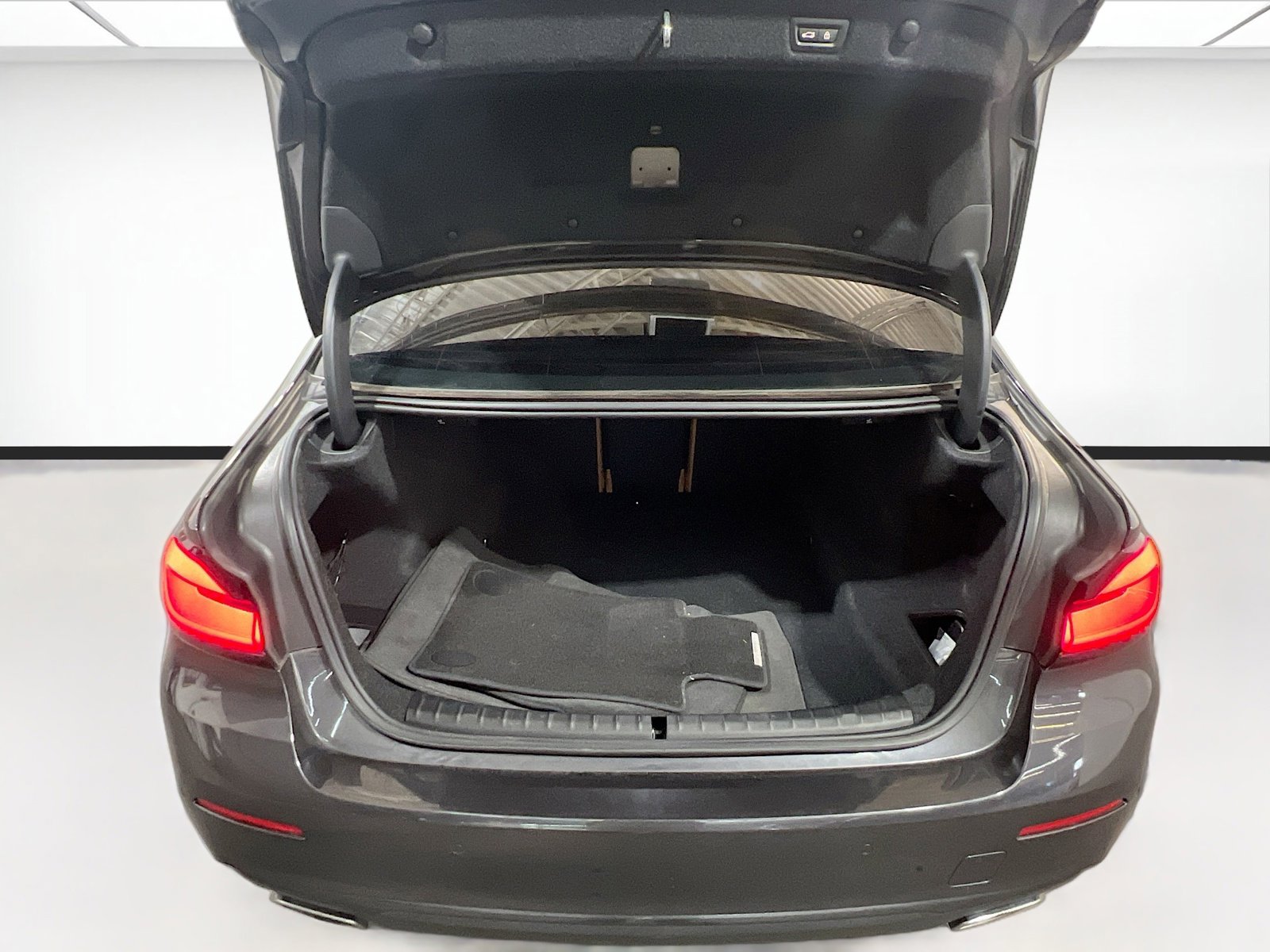 Used 2022 BMW 530i w/ Convenience Package image 20