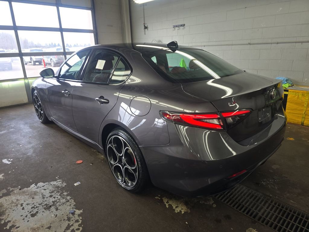 Used 2024 Alfa Romeo Giulia Veloce image 4