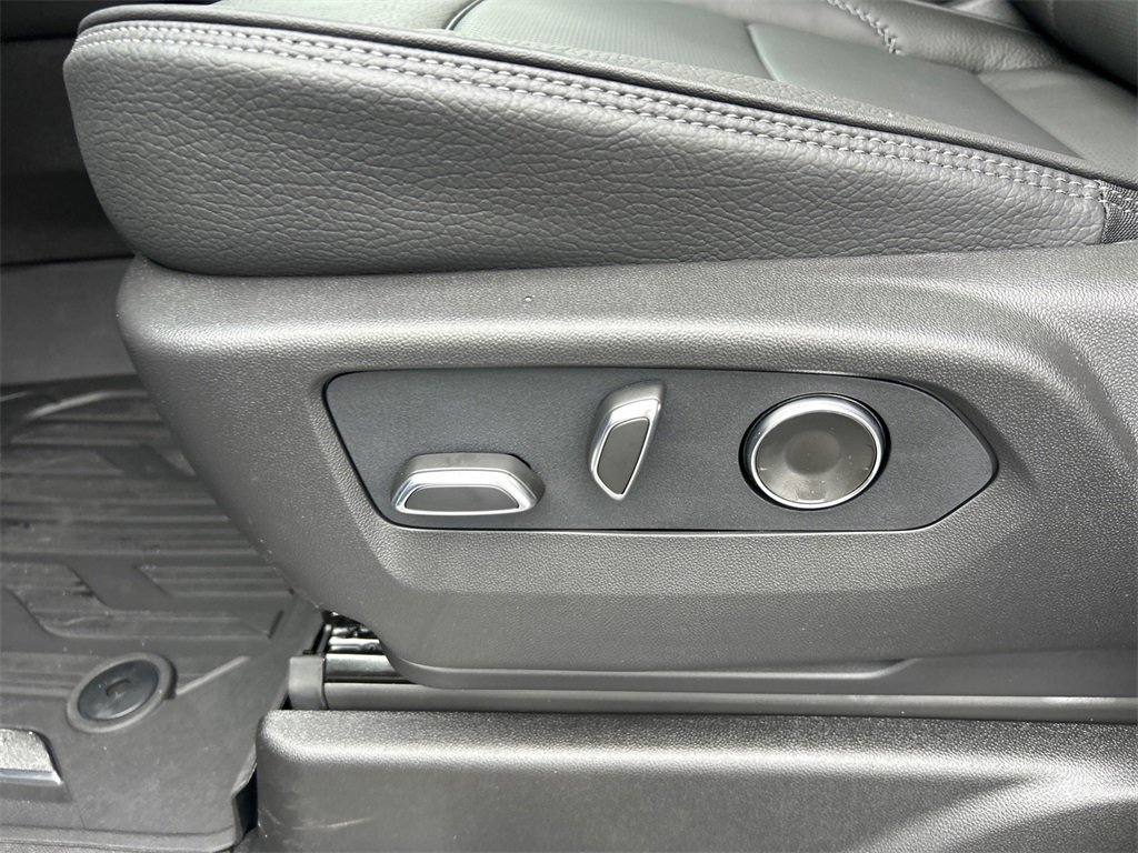 New 2026 GMC Yukon Denali w/ Sun & Power Step Package image 16
