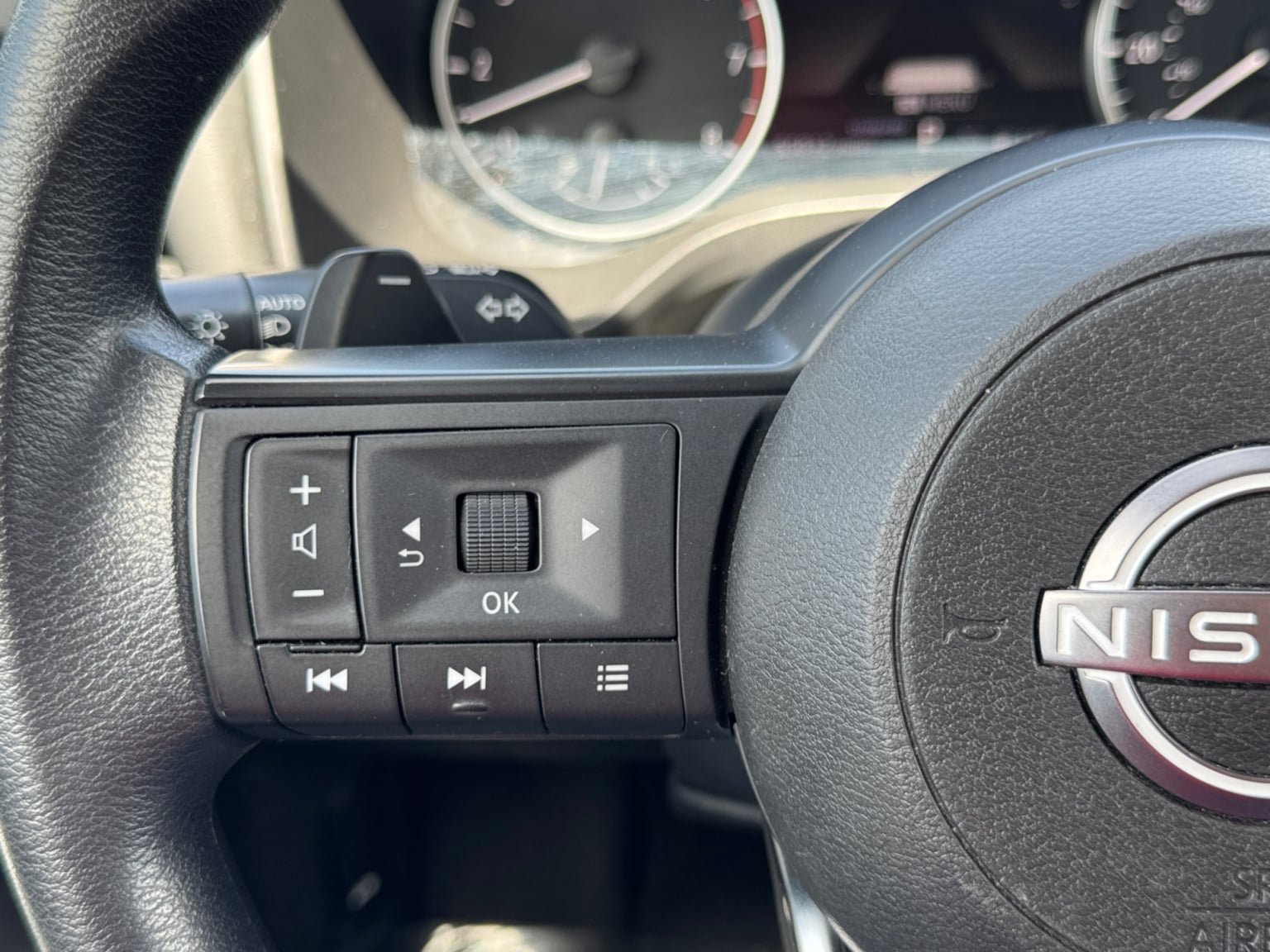 Used 2024 Nissan Rogue SV FWD image 22