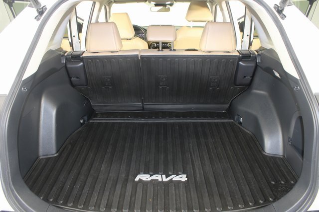 Used 2021 Toyota RAV4 XLE Premium image 20