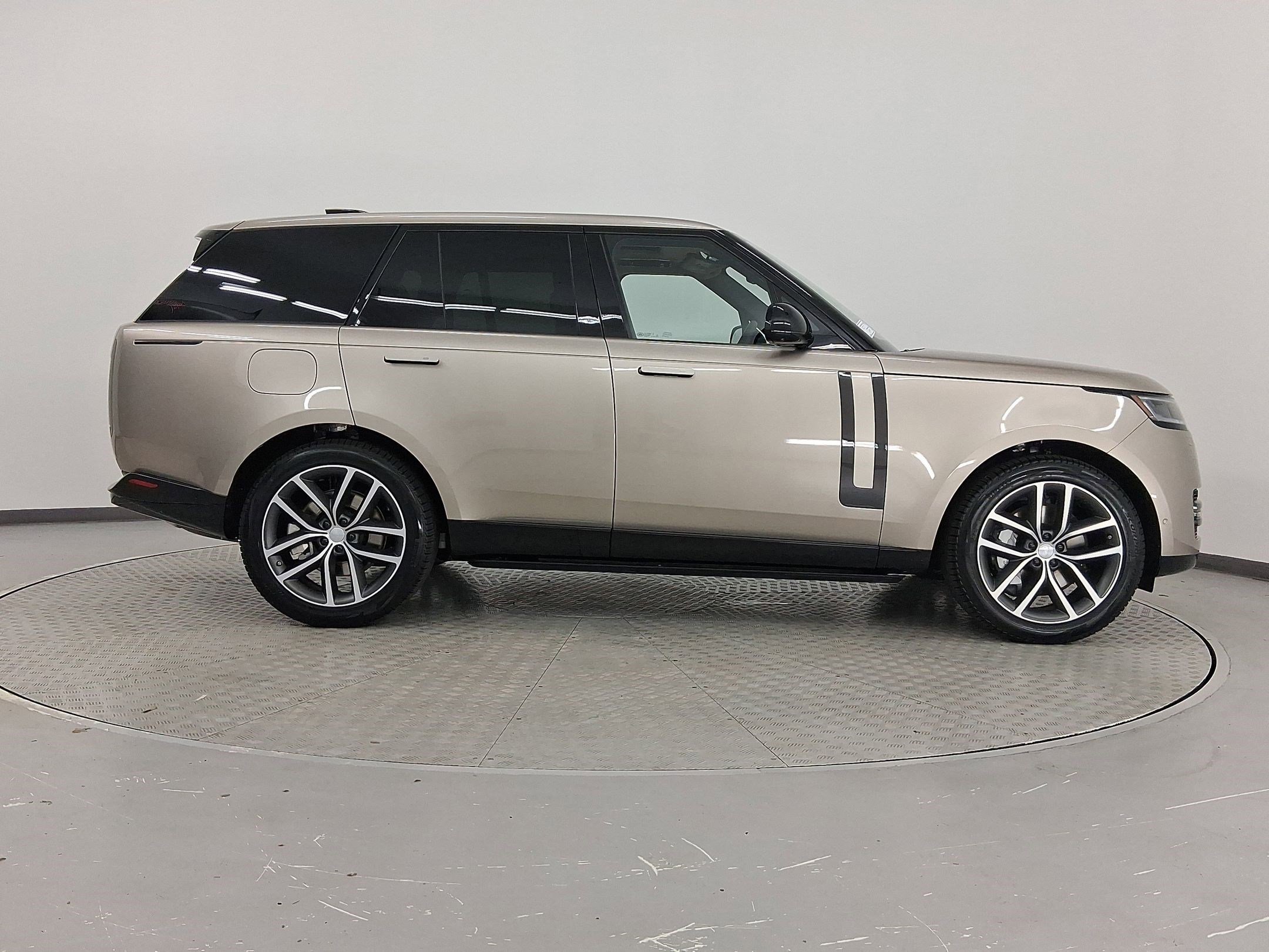 New 2025 Land Rover Range Rover SE image 8