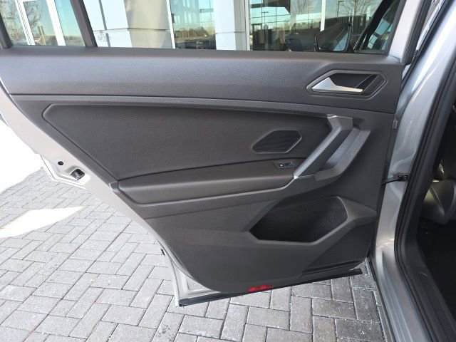 Used 2020 Volkswagen Tiguan SE R-Line image 16