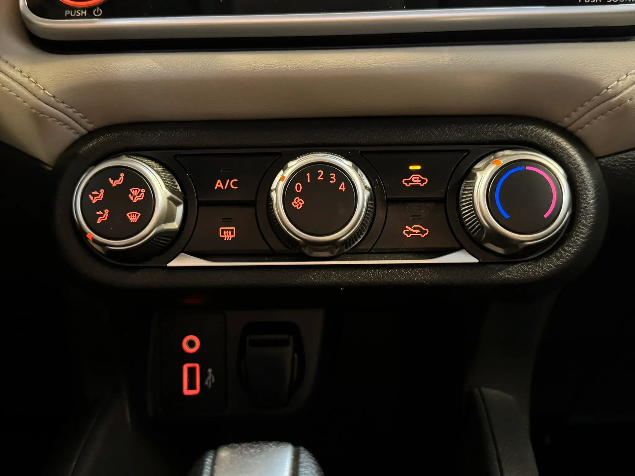 Used 2020 Nissan Versa SV FWD image 17