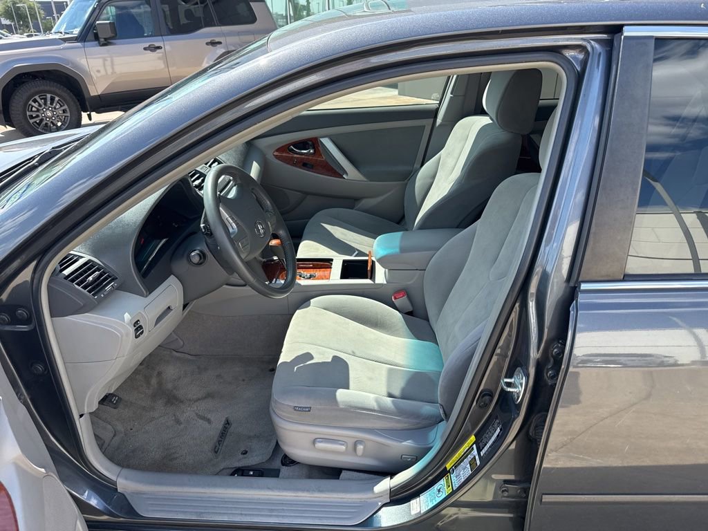 Used 2009 Toyota Camry XLE FWD image 2