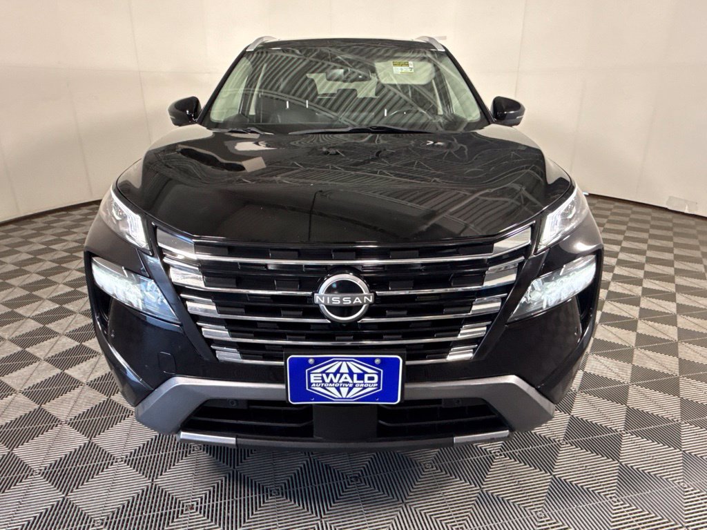 Used 2024 Nissan Rogue SL AWD/4WD image 3