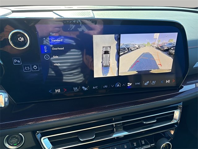 Used 2025 Chevrolet Traverse RS image 17