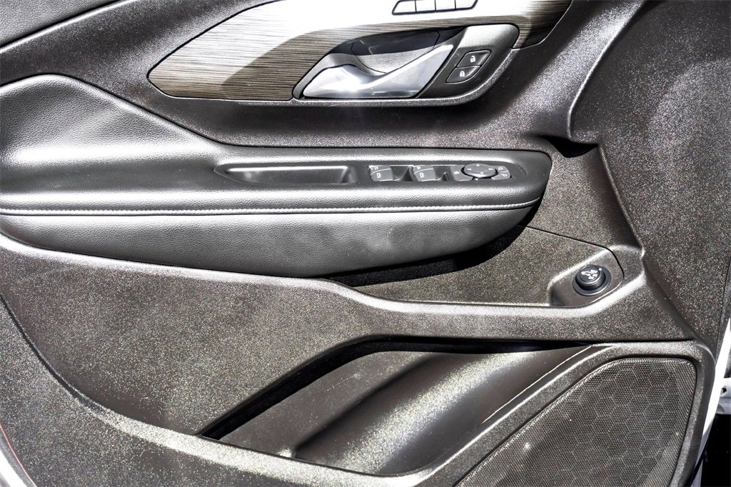 Used 2024 GMC Terrain SLT image 10