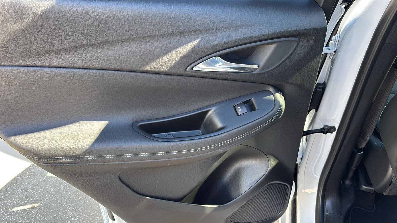 Used 2022 Buick Encore GX Select w/ Experience Buick Package image 16