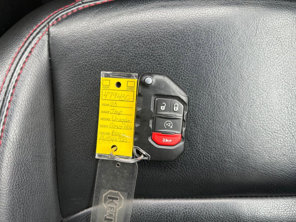 Used 2023 Jeep Wrangler Unlimited Rubicon w/ LED Lighting Group image 28