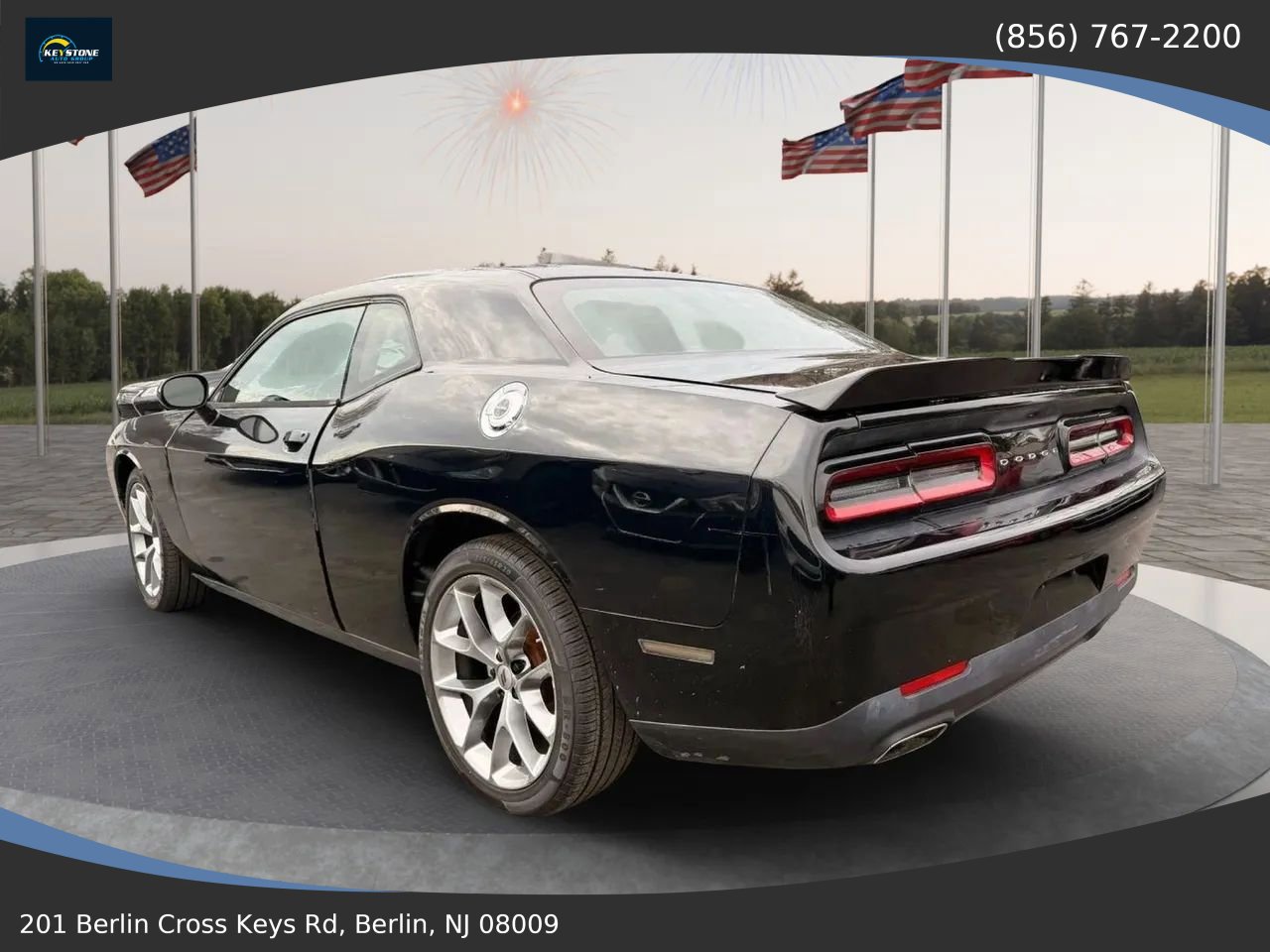 Used 2015 Dodge Challenger SXT RWD image 5