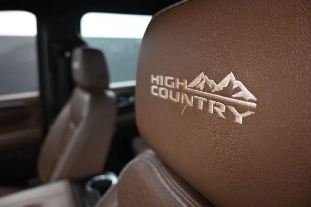 Used 2022 Chevrolet Suburban High Country AWD/4WD image 13