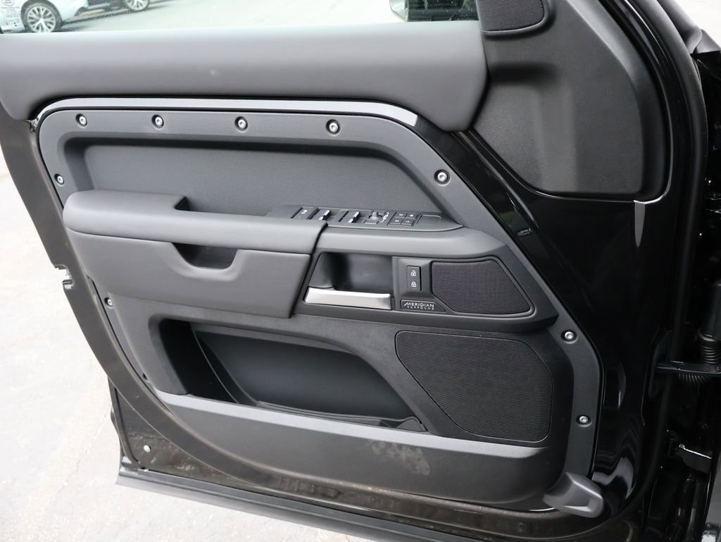 New 2026 Land Rover Defender 110 X-Dynamic SE AWD/4WD image 36