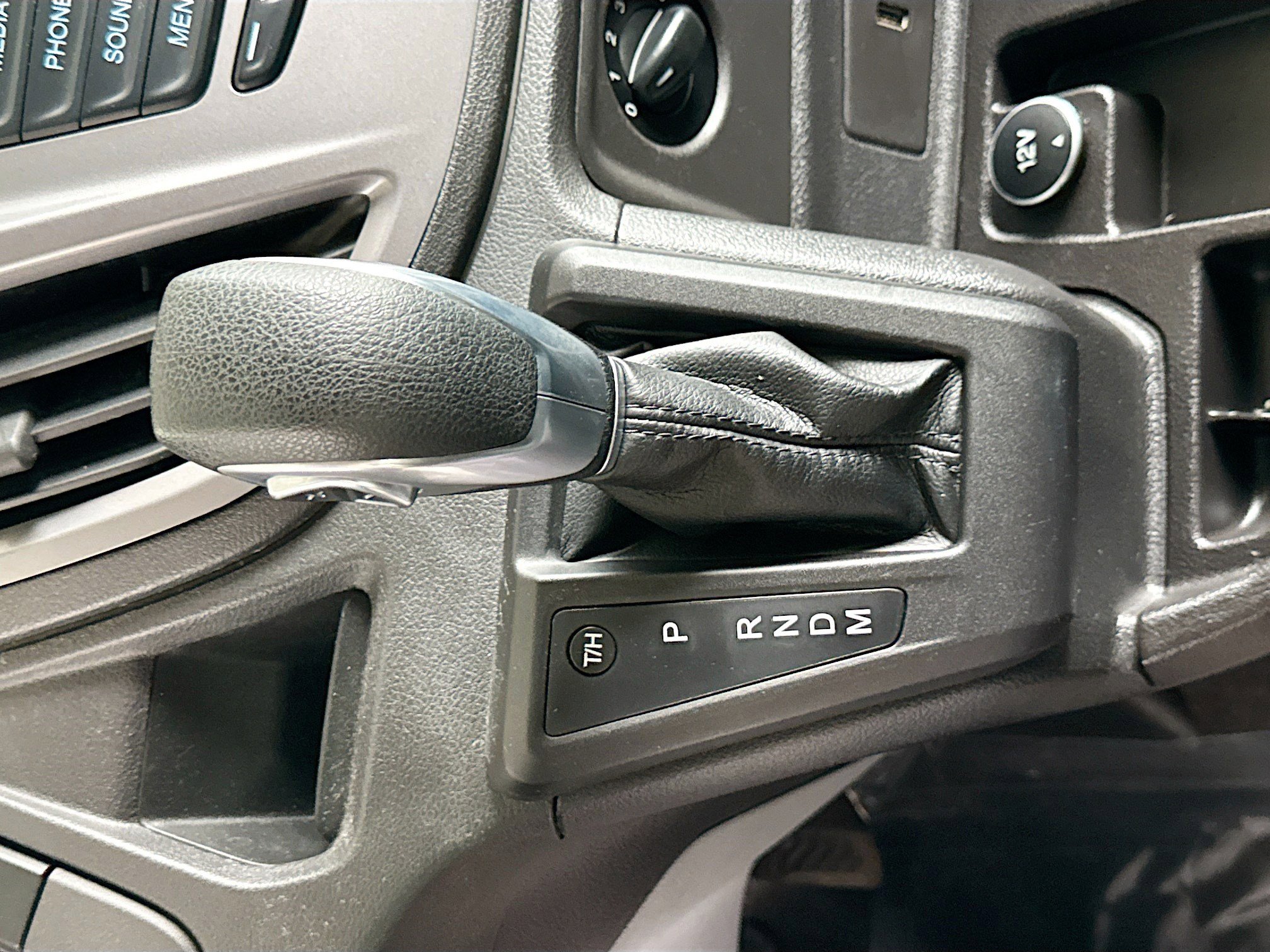 Used 2015 Ford Transit 150 XLT image 19