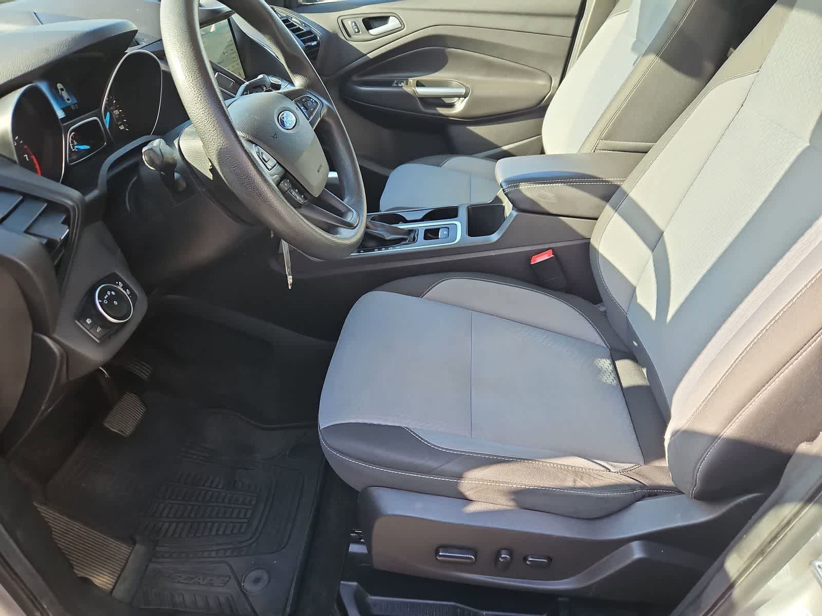 Used 2017 Ford Escape SE w/ Equipment Group 201A AWD/4WD image 16
