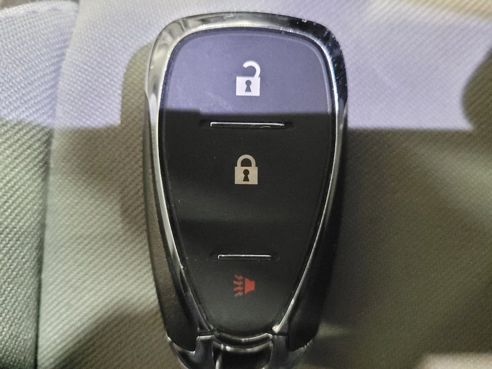 Used 2021 Chevrolet Equinox LS image 32