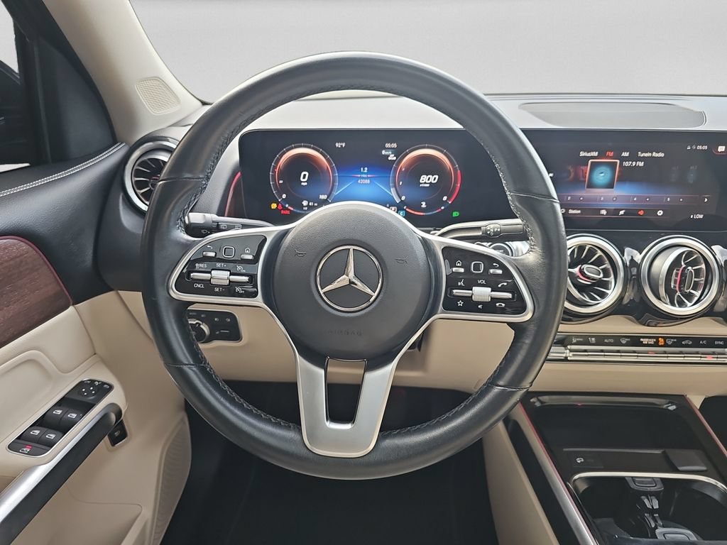 Used 2023 Mercedes-Benz GLB 250 4MATIC w/ Premium Package image 11
