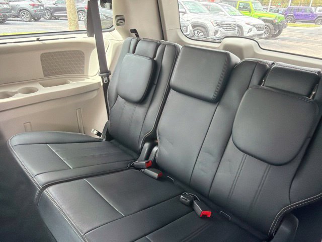 Used 2015 Chrysler Town & Country Touring-L w/ Driver Convenience Group FWD image 14