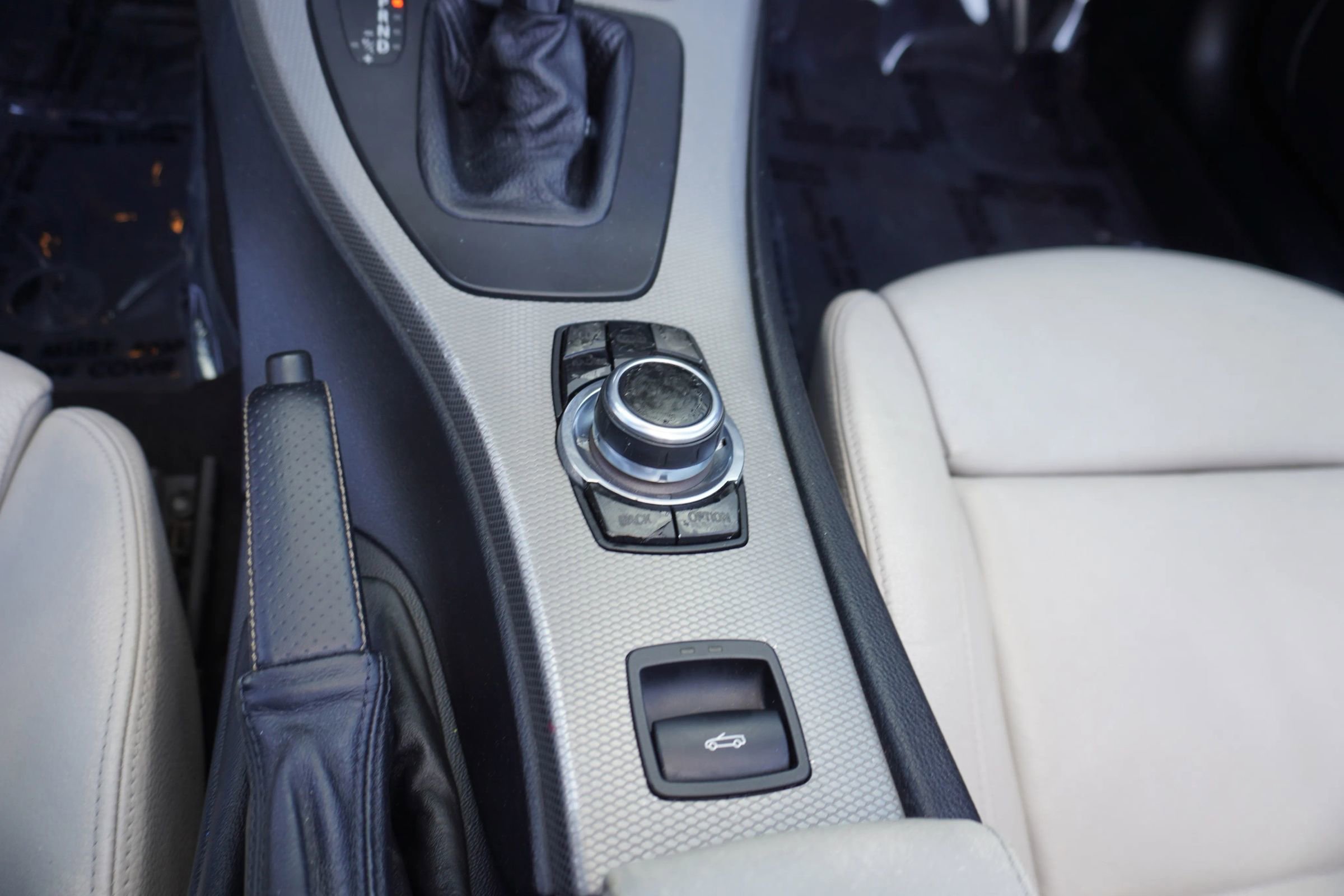 Used 2011 BMW 335i Convertible w/ M Sport Pkg RWD image 22
