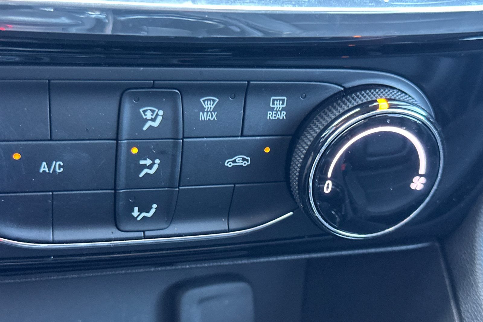 Used 2024 Buick Encore GX Sport Touring FWD image 28