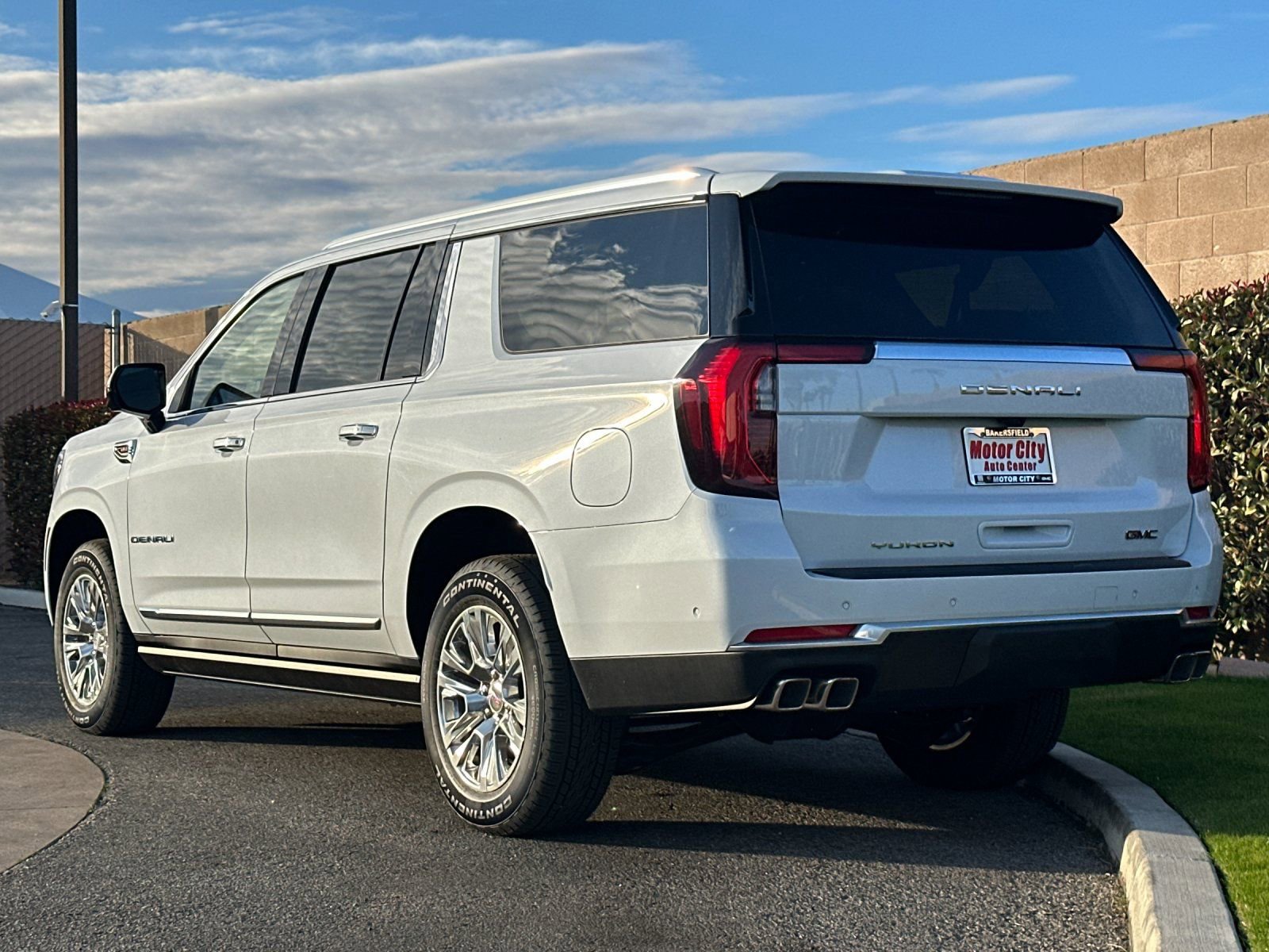 New 2026 GMC Yukon XL Denali w/ Sun & Power Step Package AWD/4WD image 6