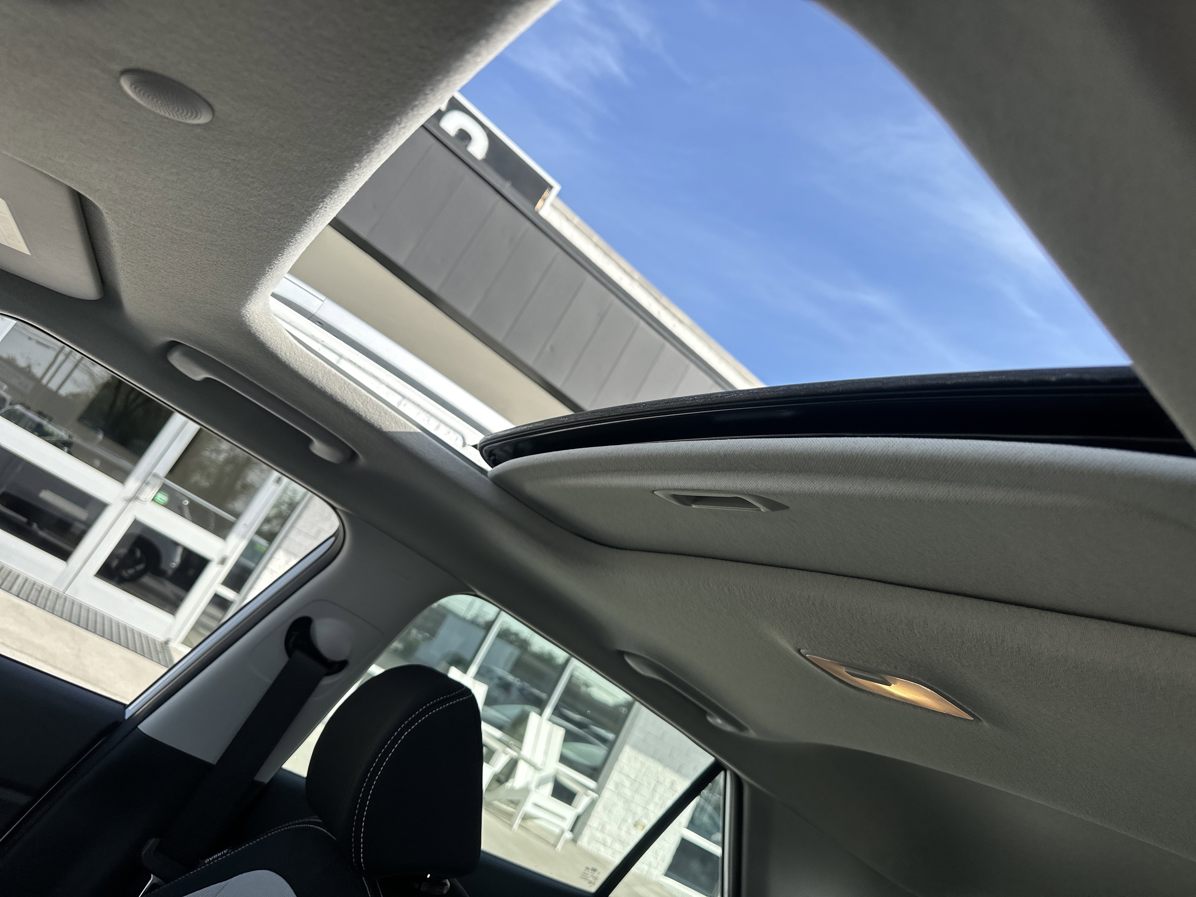 Used 2024 Hyundai Venue SEL image 11