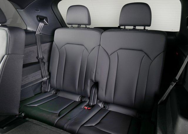 Certified 2025 Audi Q7 3.0T Premium w/ Convenience Package image 11