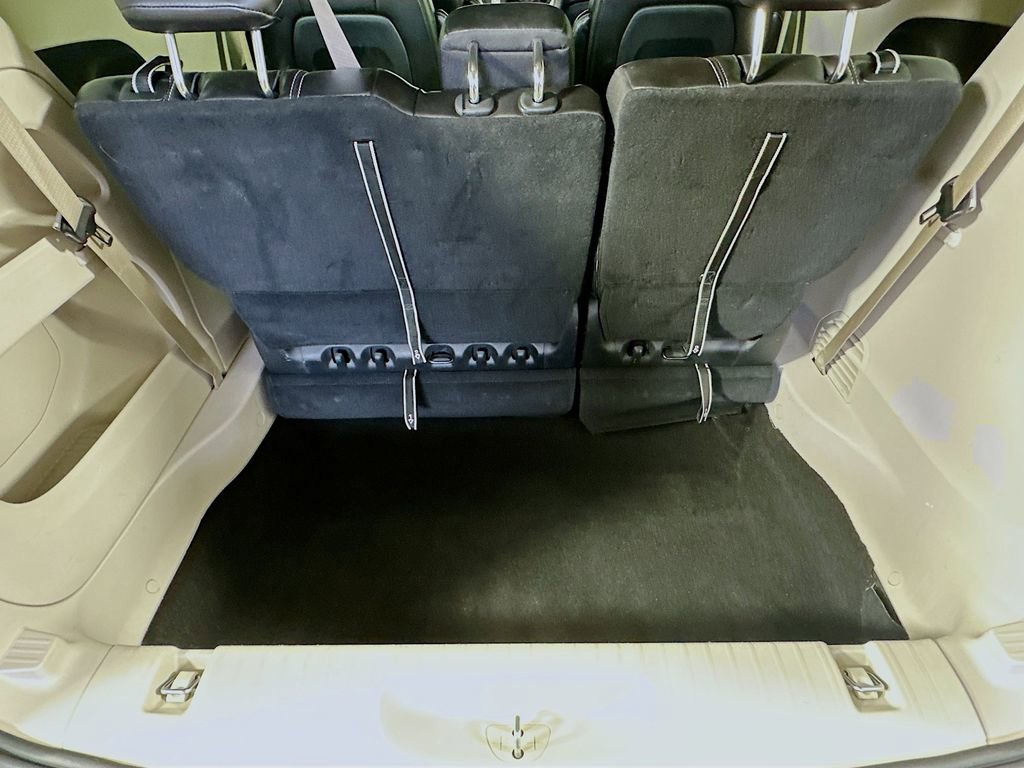 Certified 2023 Chrysler Pacifica Touring-L FWD image 36