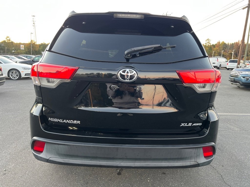 Used 2017 Toyota Highlander XLE image 5