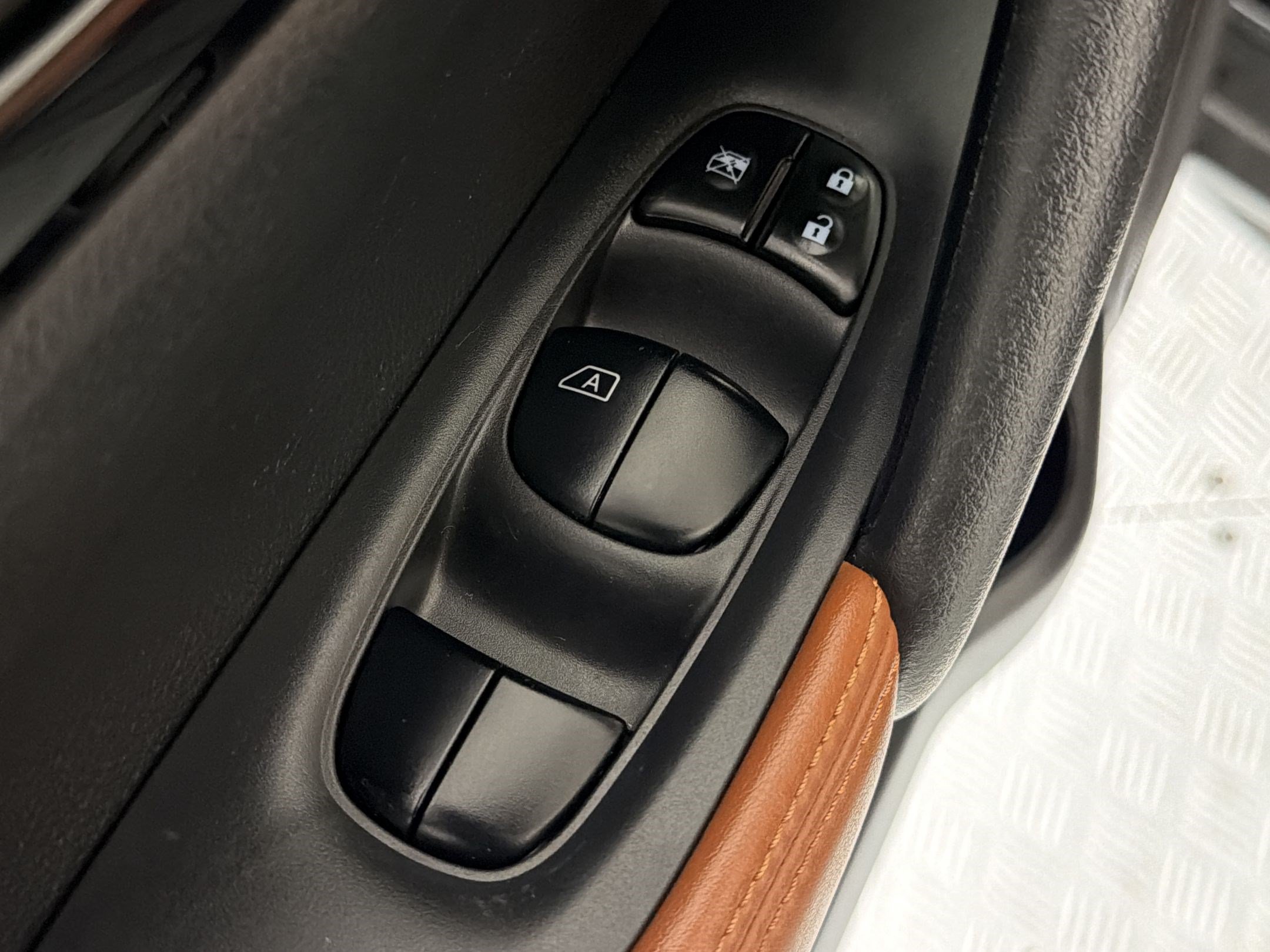 Used 2019 Nissan Rogue SL w/ Premium Package FWD image 10