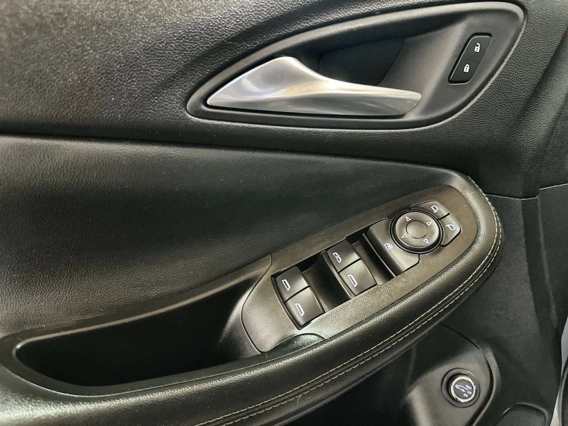 Used 2024 Buick Encore GX Preferred FWD image 15