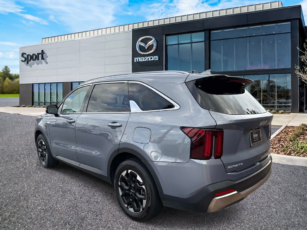 Used 2024 Kia Sorento S FWD image 6
