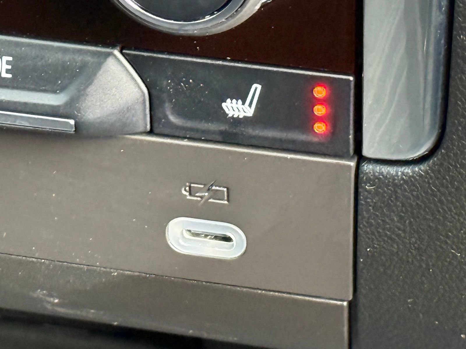 Used 2024 Chevrolet Tahoe Z71 w/ Luxury Package AWD/4WD image 17