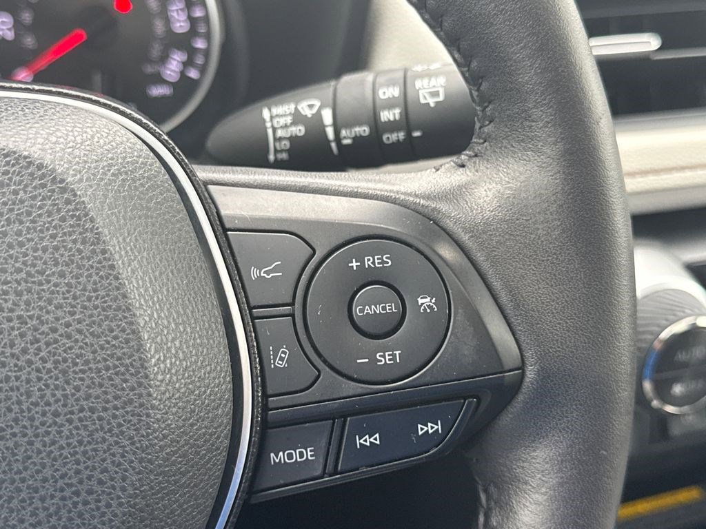 Used 2021 Toyota RAV4 XLE Premium AWD/4WD image 26