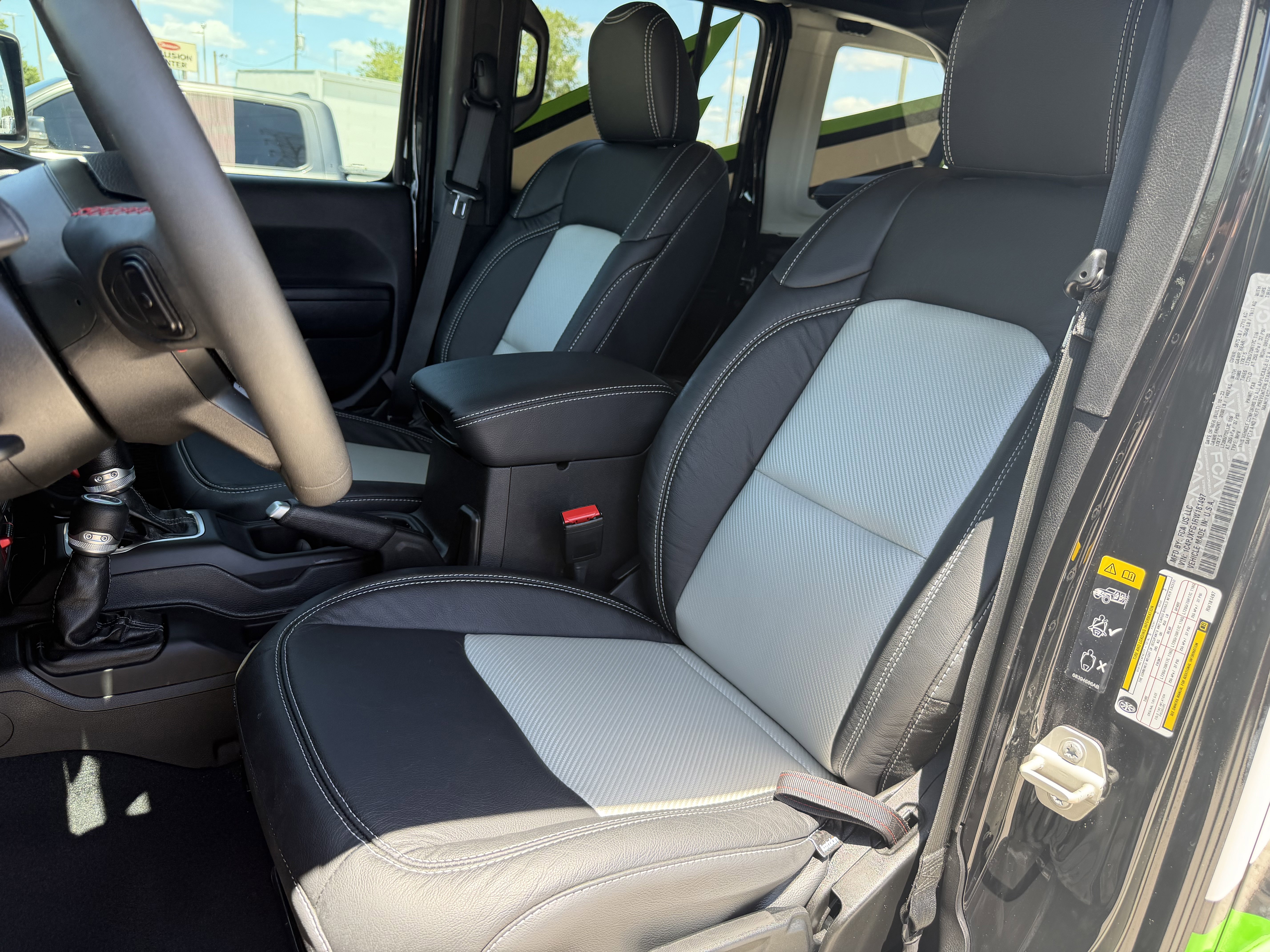 Used 2024 Jeep Wrangler Unlimited Rubicon AWD/4WD image 4