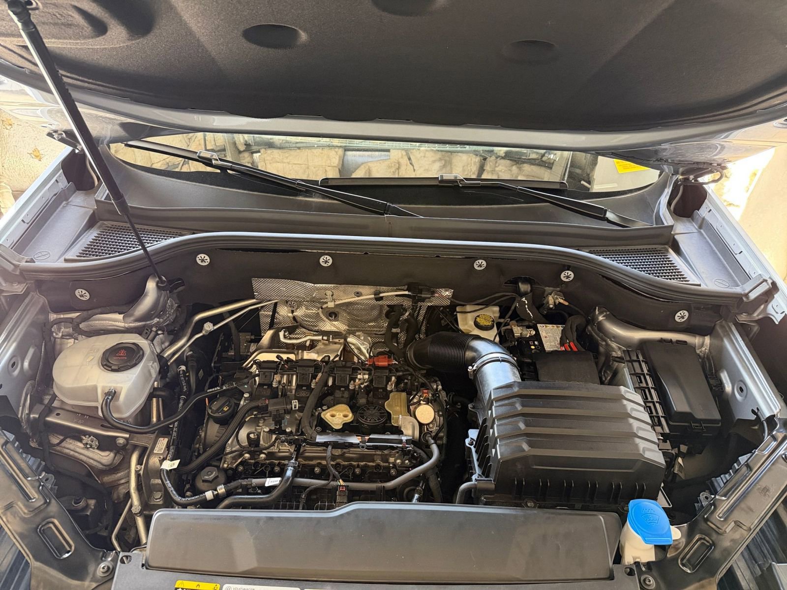 Used 2025 Volkswagen Atlas Cross Sport SE image 32