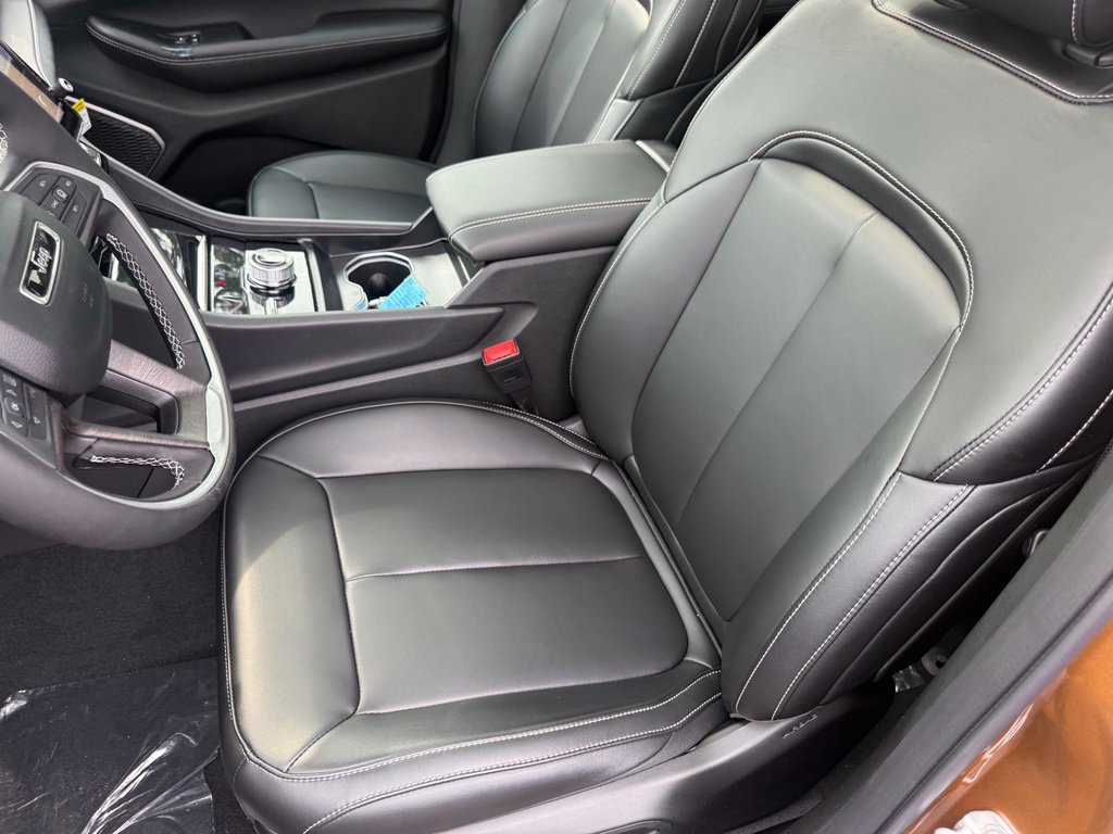 New 2026 Jeep Grand Cherokee Limited w/ Limited Altitude Package AWD/4WD image 16