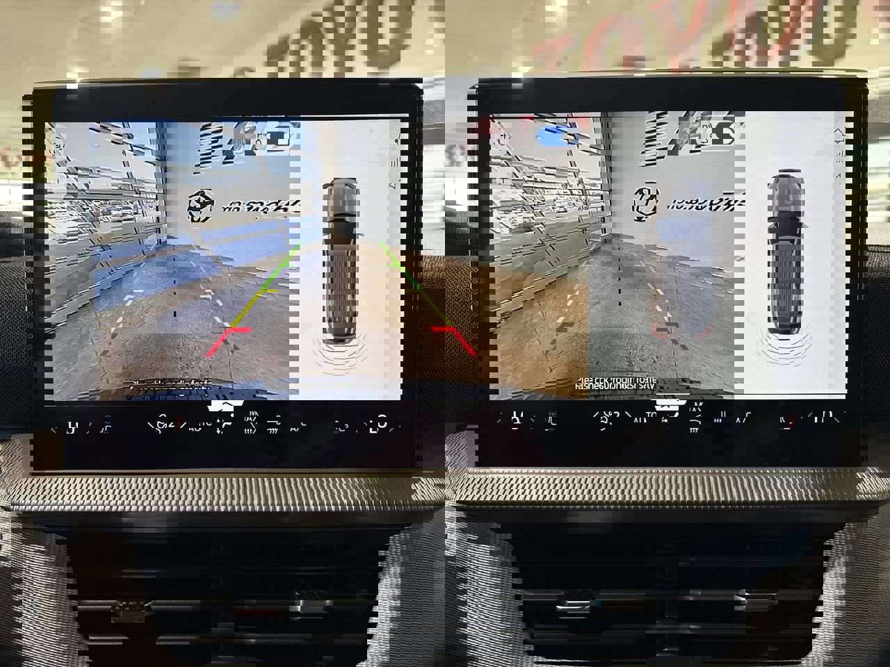 Used 2025 Ford Explorer Active w/ Active Comfort Package image 17