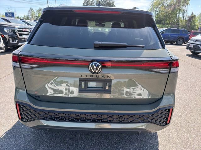 New 2026 Volkswagen Tiguan SE R-Line FWD image 2